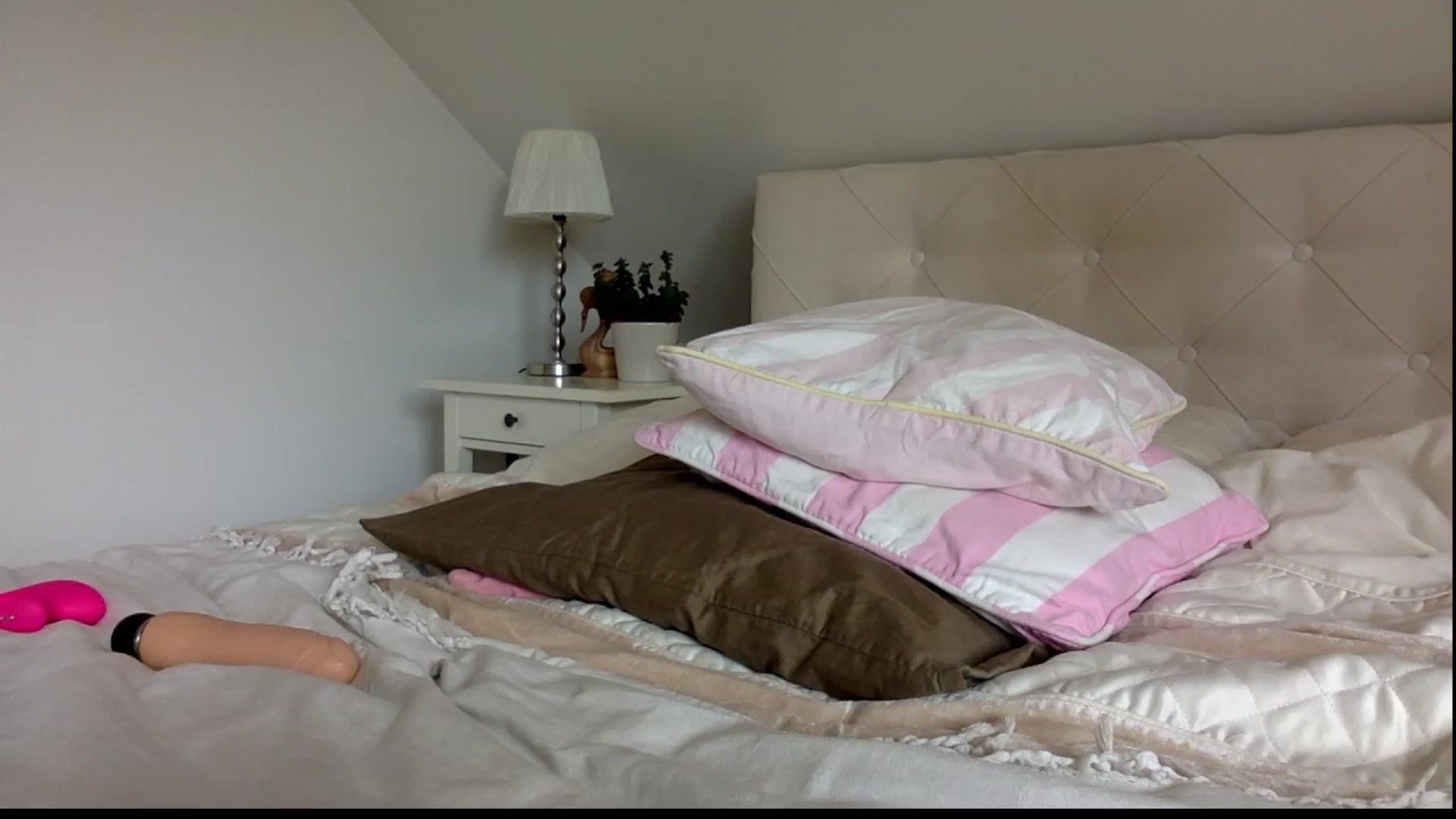 Gallery image thumbnail from OliviePaige's myfreecams stream on, 10/11/2023, 09:43 image 16 of 20