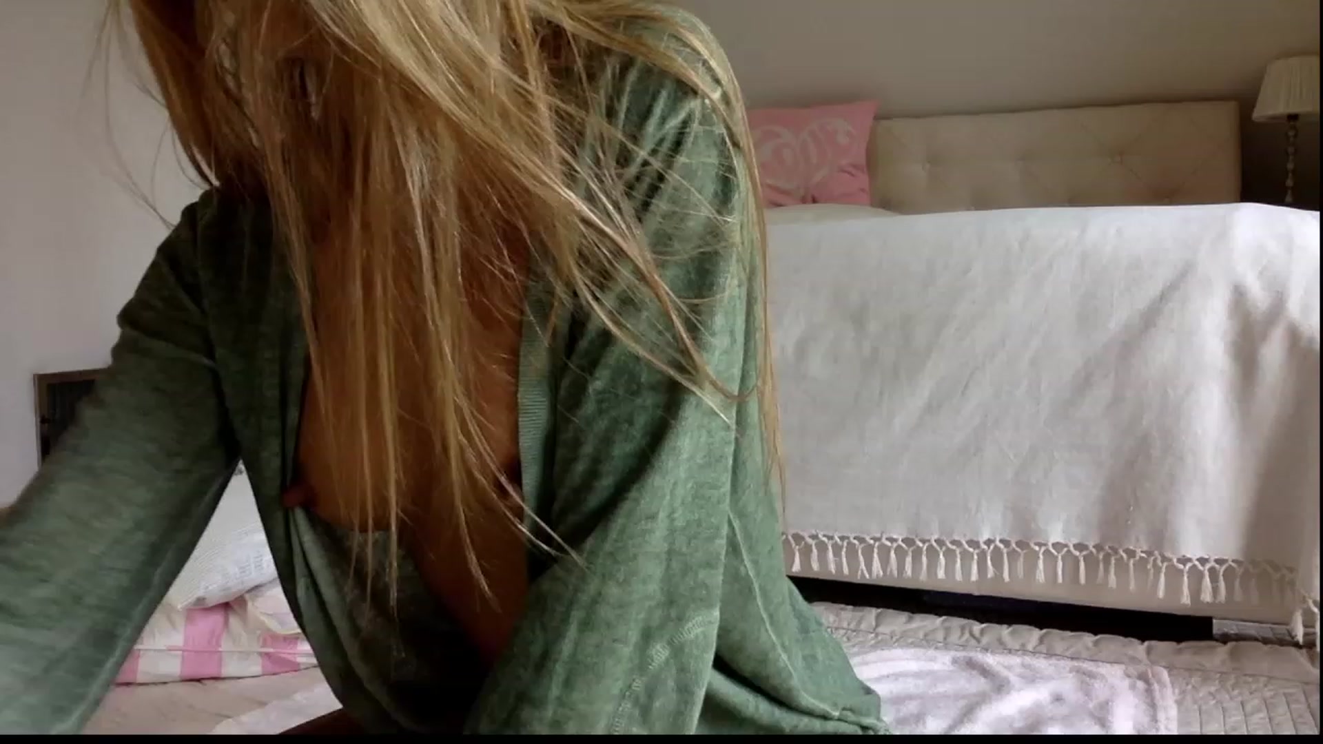 Gallery image thumbnail from OliviePaige's myfreecams stream on, 10/12/2023, 10:15 image 12 of 20