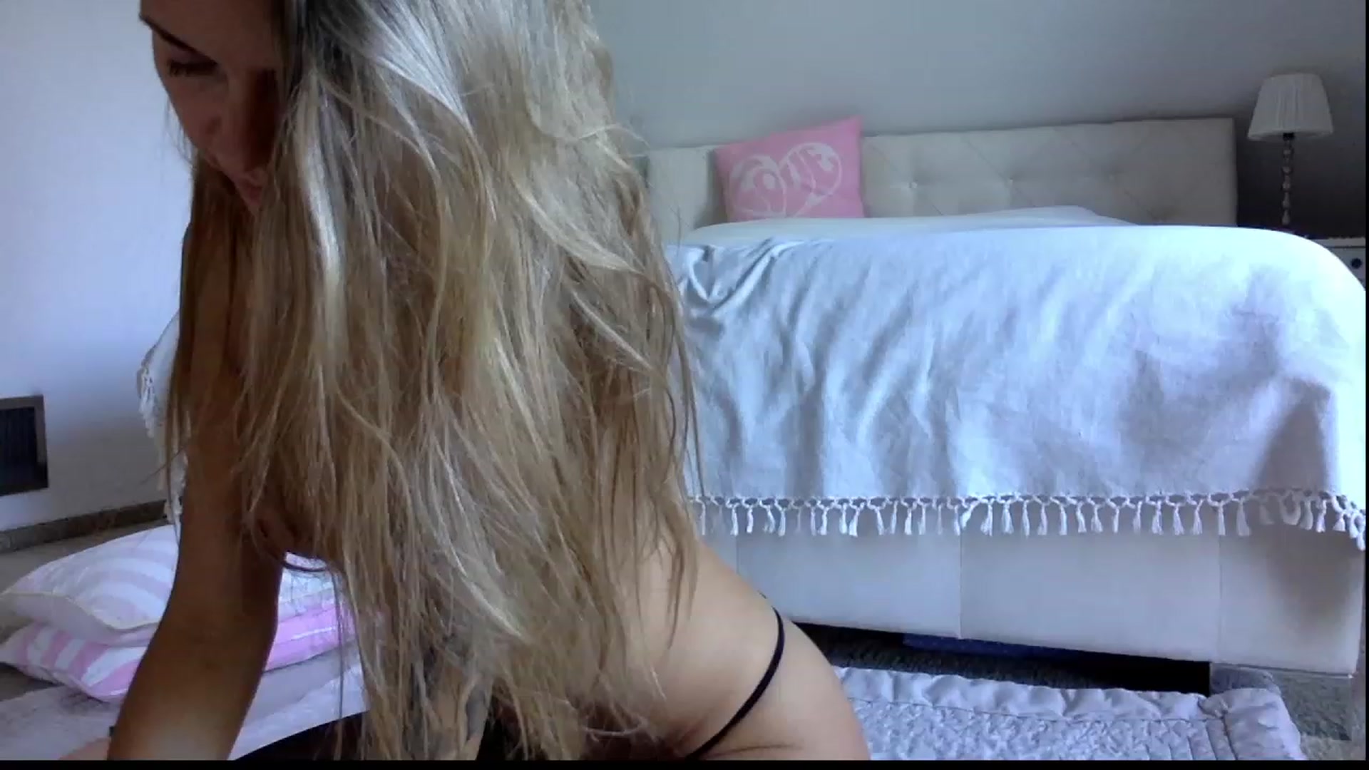 Gallery image thumbnail from OliviePaige's myfreecams stream on, 10/13/2023, 08:42 image 10 of 20