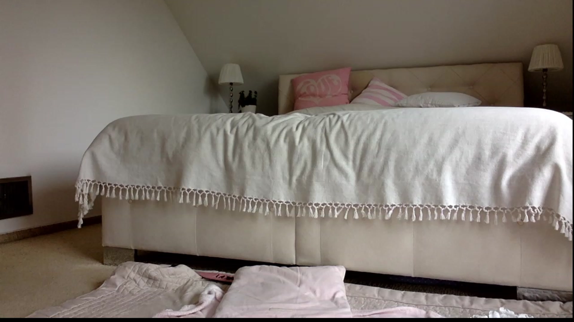 Gallery image thumbnail from OliviePaige's myfreecams stream on, 10/16/2023, 10:43 image 15 of 20