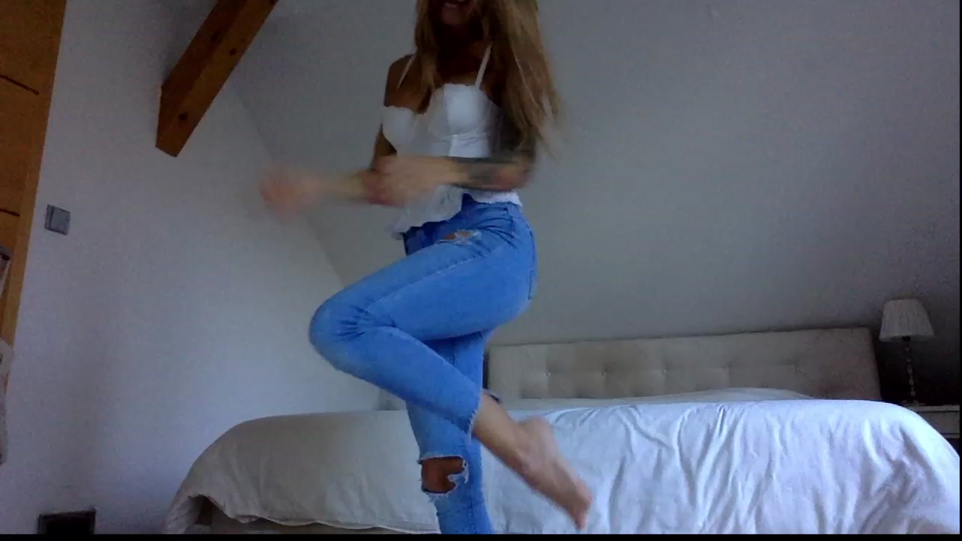 Gallery image thumbnail from OliviePaige's myfreecams stream on, 10/18/2023, 08:42 image 13 of 20