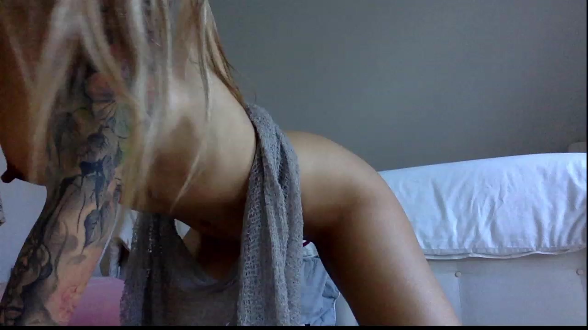Gallery image thumbnail from OliviePaige's myfreecams stream on, 10/18/2023, 09:24 image 17 of 20