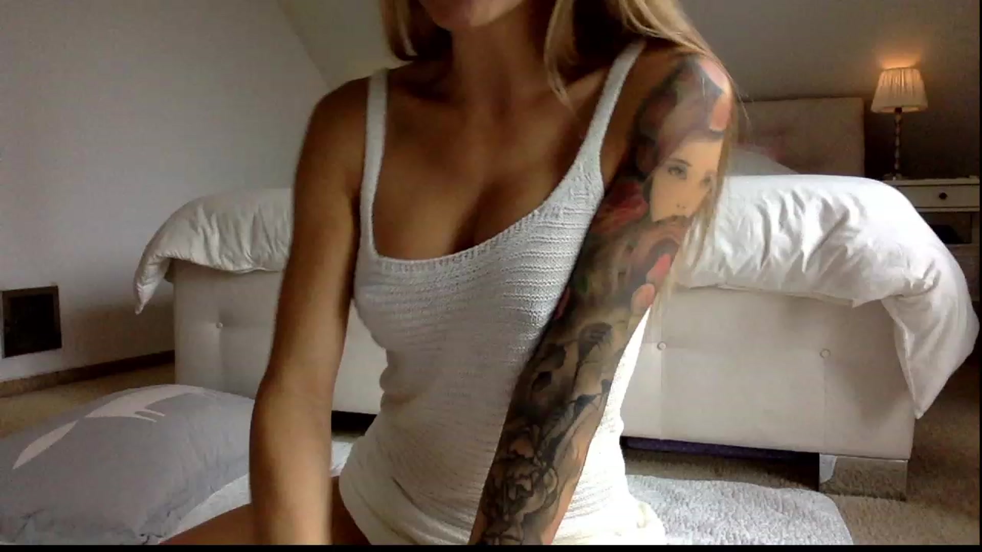 Gallery image thumbnail from OliviePaige's myfreecams stream on, 10/20/2023, 10:09 image 1 of 20