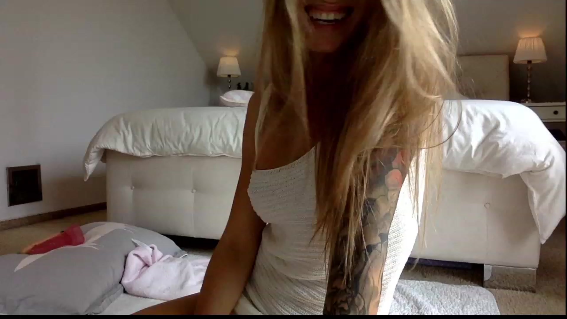 Gallery image thumbnail from OliviePaige's myfreecams stream on, 10/20/2023, 10:09 image 17 of 20