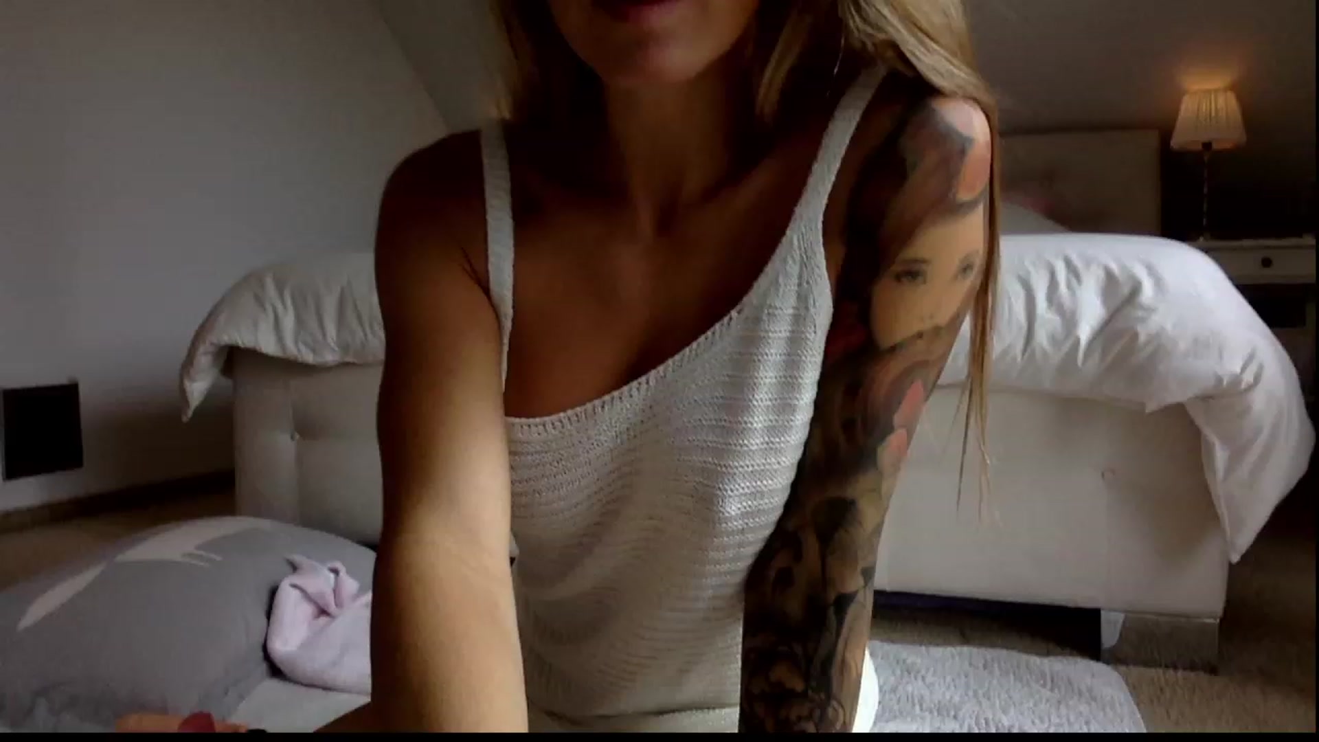Gallery image thumbnail from OliviePaige's myfreecams stream on, 10/20/2023, 10:09 image 5 of 20