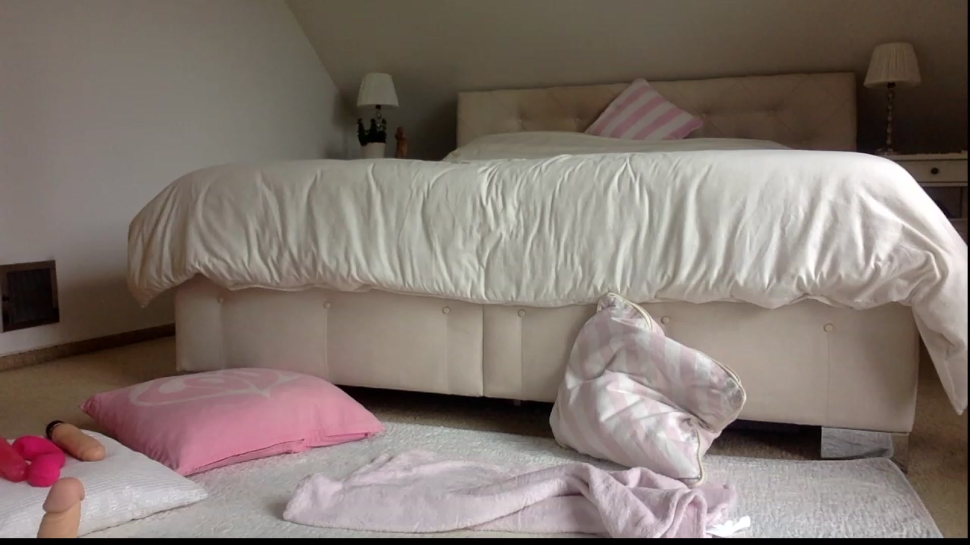 Gallery image thumbnail from OliviePaige's myfreecams stream on, 10/25/2023, 10:01 image 12 of 20