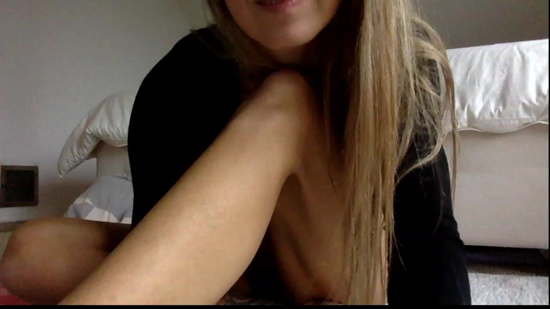 Gallery image thumbnail from OliviePaige's myfreecams stream on, 10/27/2023, 11:05 image 4 of 20