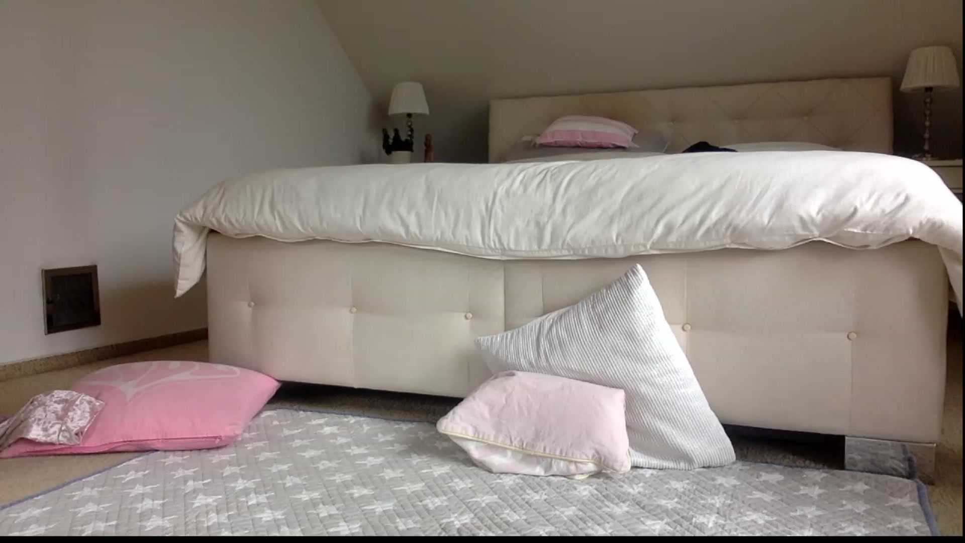 Gallery image thumbnail from OliviePaige's myfreecams stream on, 10/28/2023, 10:43 image 10 of 20