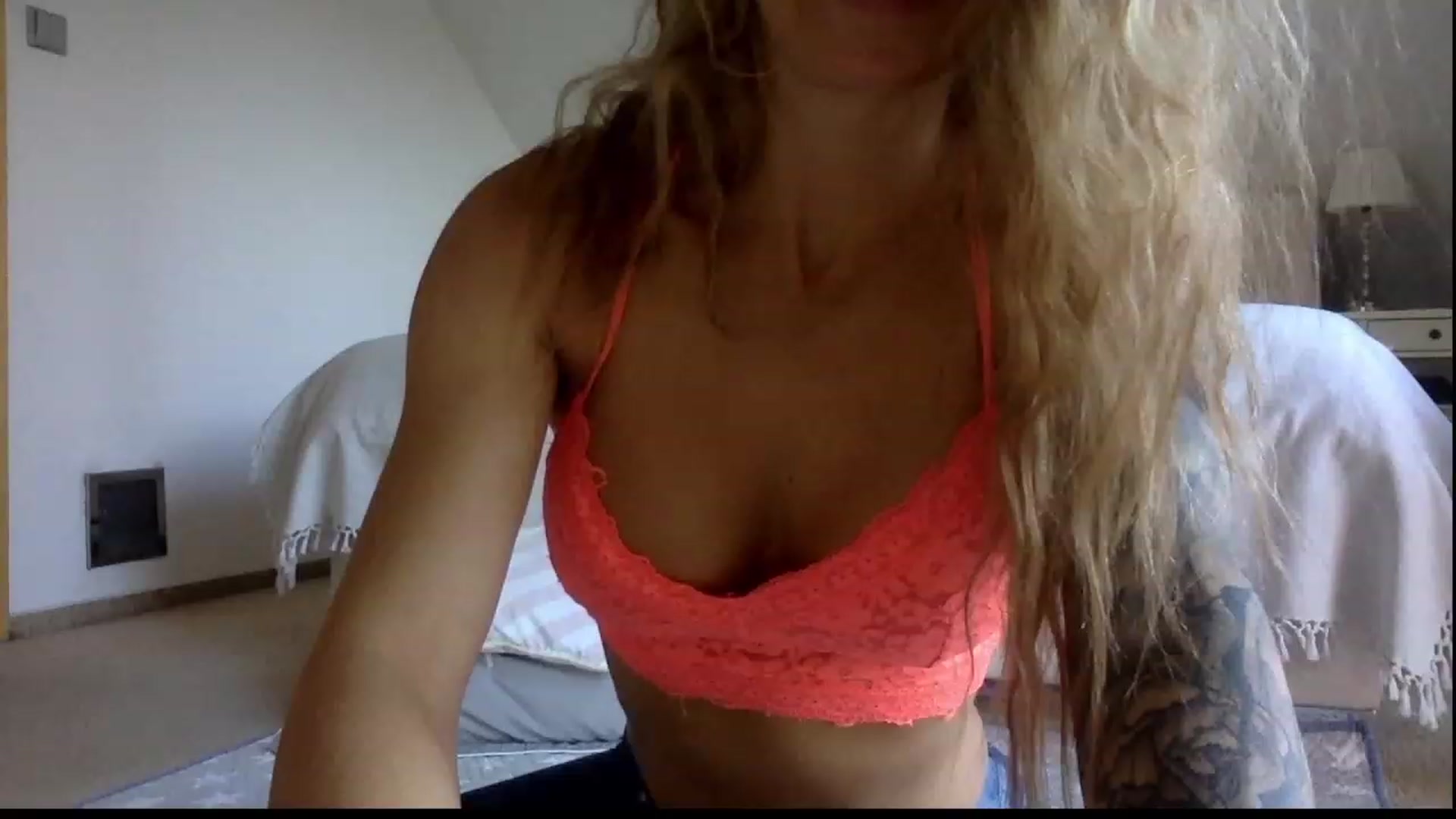 Gallery image thumbnail from OliviePaige's myfreecams stream on, 10/29/2023, 09:56 image 18 of 20