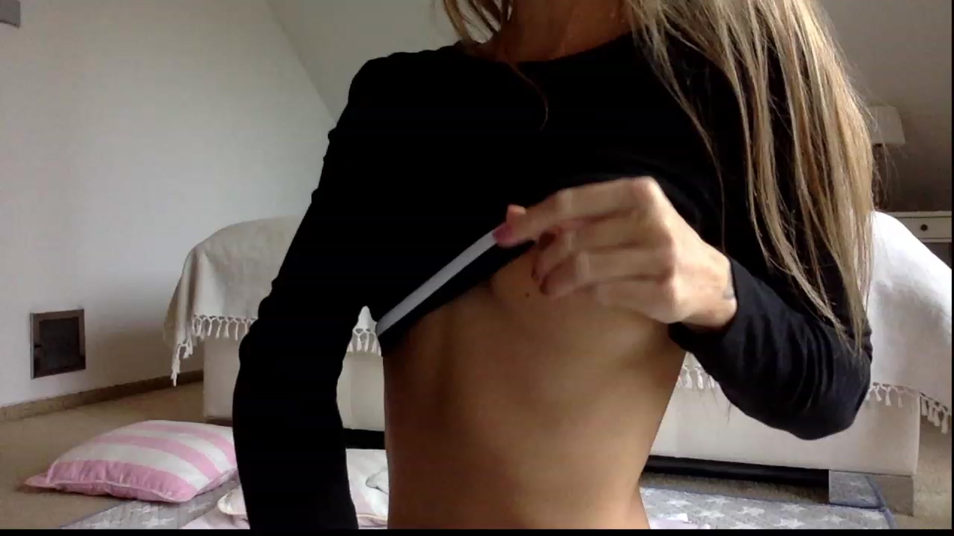Gallery image thumbnail from OliviePaige's myfreecams stream on, 11/06/2023, 09:49 image 3 of 20