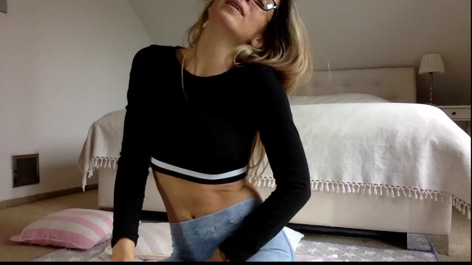 Gallery image thumbnail from OliviePaige's myfreecams stream on, 11/06/2023, 09:49 image 5 of 20