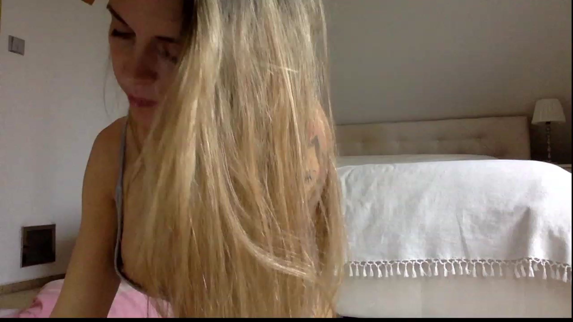 Gallery image thumbnail from OliviePaige's myfreecams stream on, 11/20/2023, 09:54 image 11 of 20