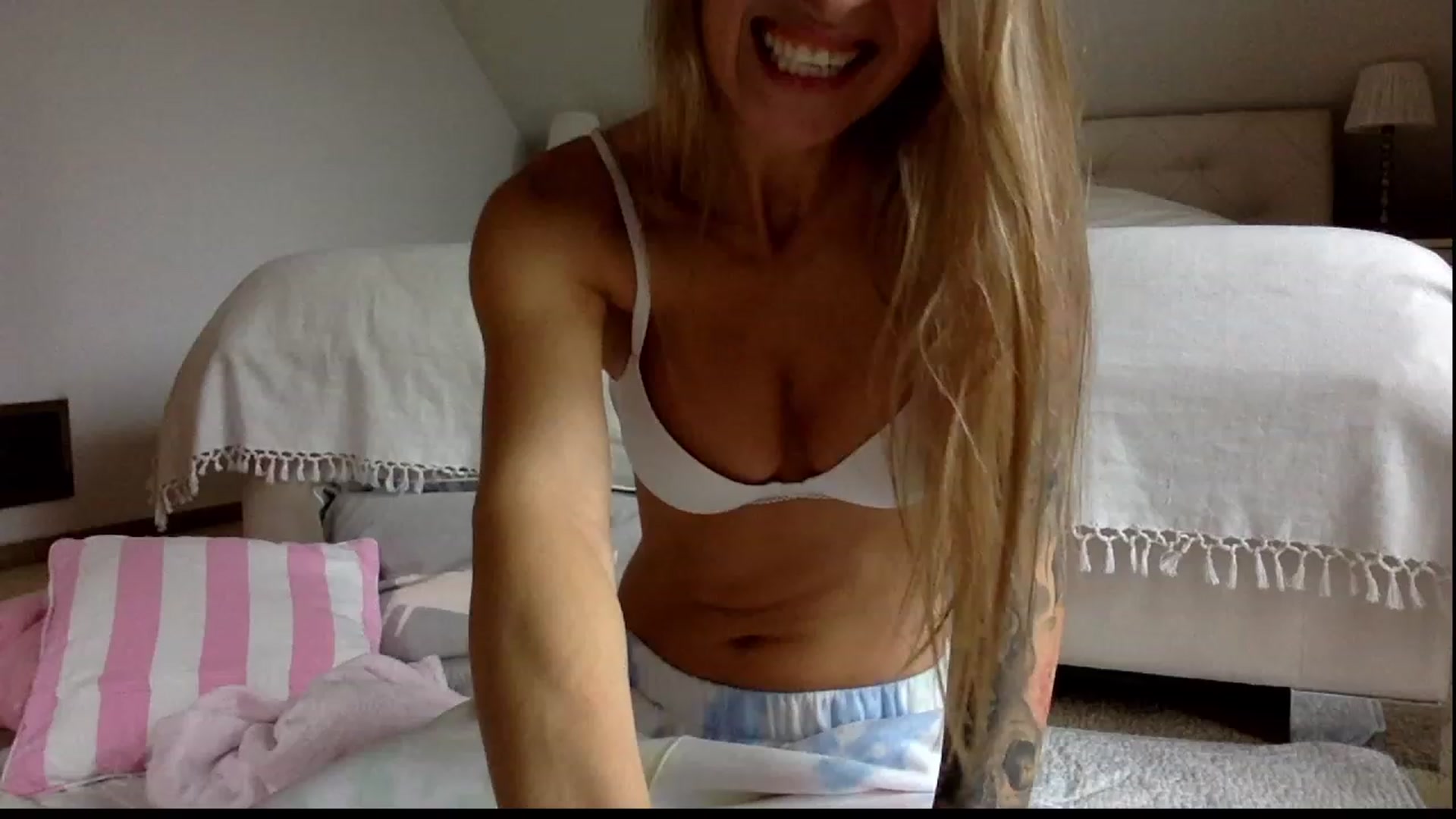 Gallery image thumbnail from OliviePaige's myfreecams stream on, 11/24/2023, 11:24 image 8 of 20