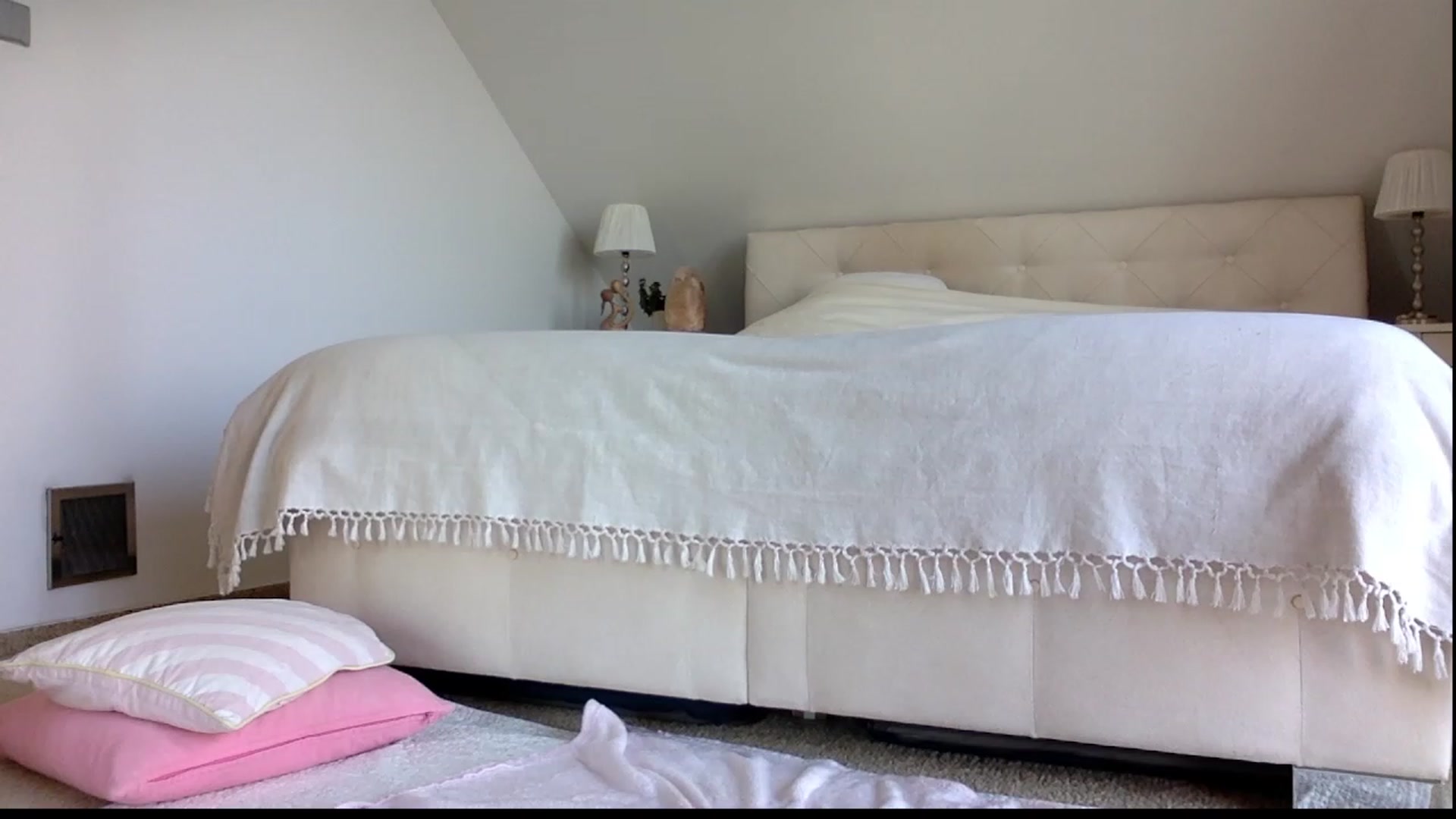 Gallery image thumbnail from OliviePaige's myfreecams stream on, 12/04/2023, 11:00 image 5 of 20