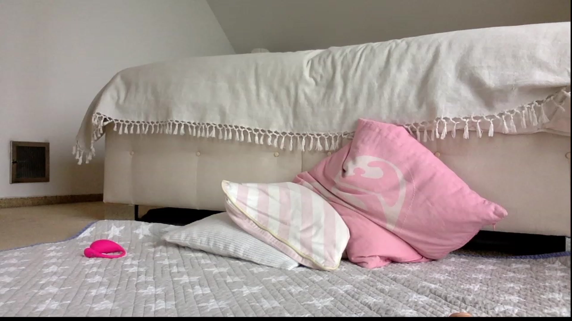 Gallery image thumbnail from OliviePaige's myfreecams stream on, 12/07/2023, 10:09 image 15 of 20