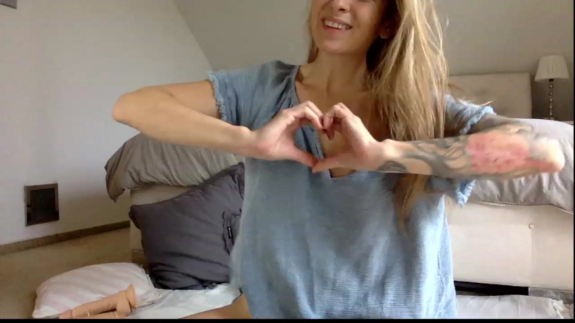 Gallery image thumbnail from OliviePaige's myfreecams stream on, 12/17/2023, 10:57 image 8 of 20