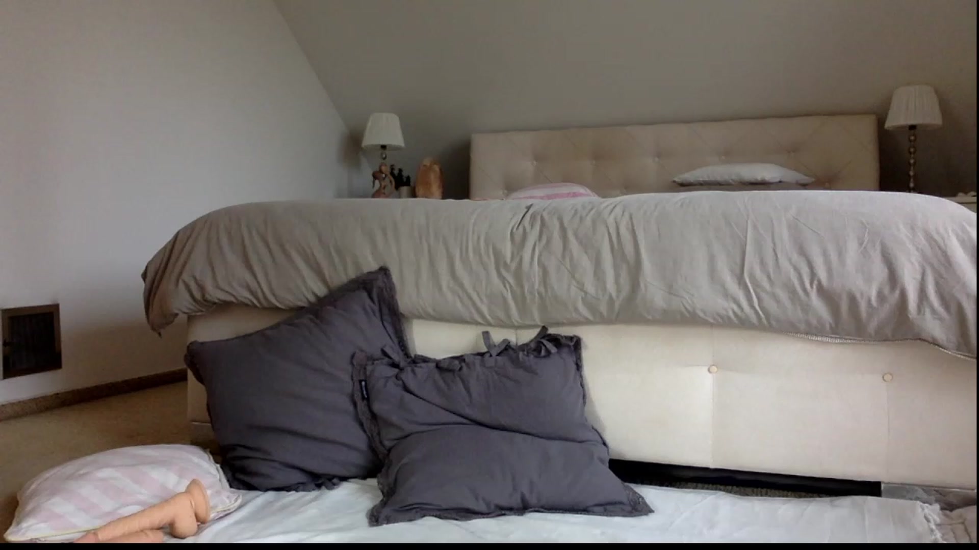 Gallery image thumbnail from OliviePaige's myfreecams stream on, 12/17/2023, 10:57 image 18 of 20