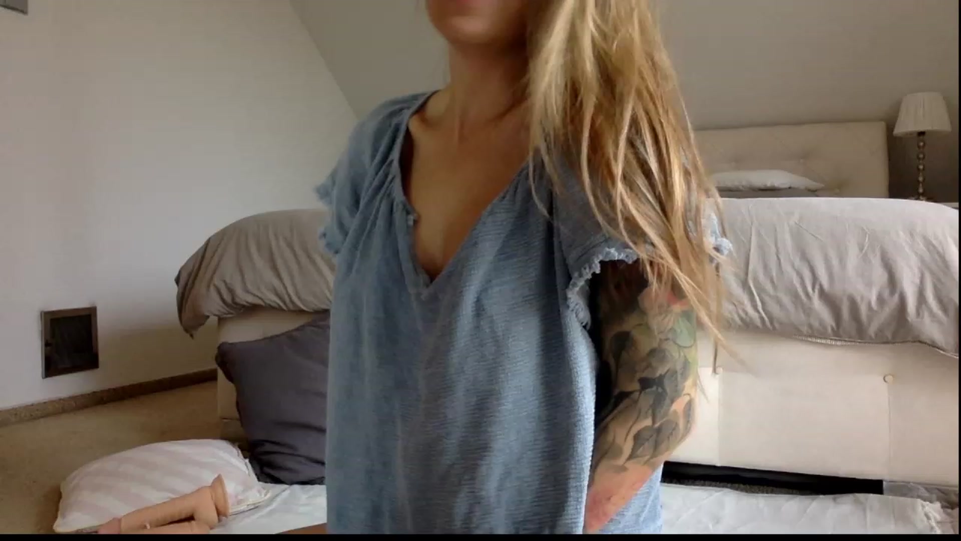 Gallery image thumbnail from OliviePaige's myfreecams stream on, 12/17/2023, 10:57 image 11 of 20