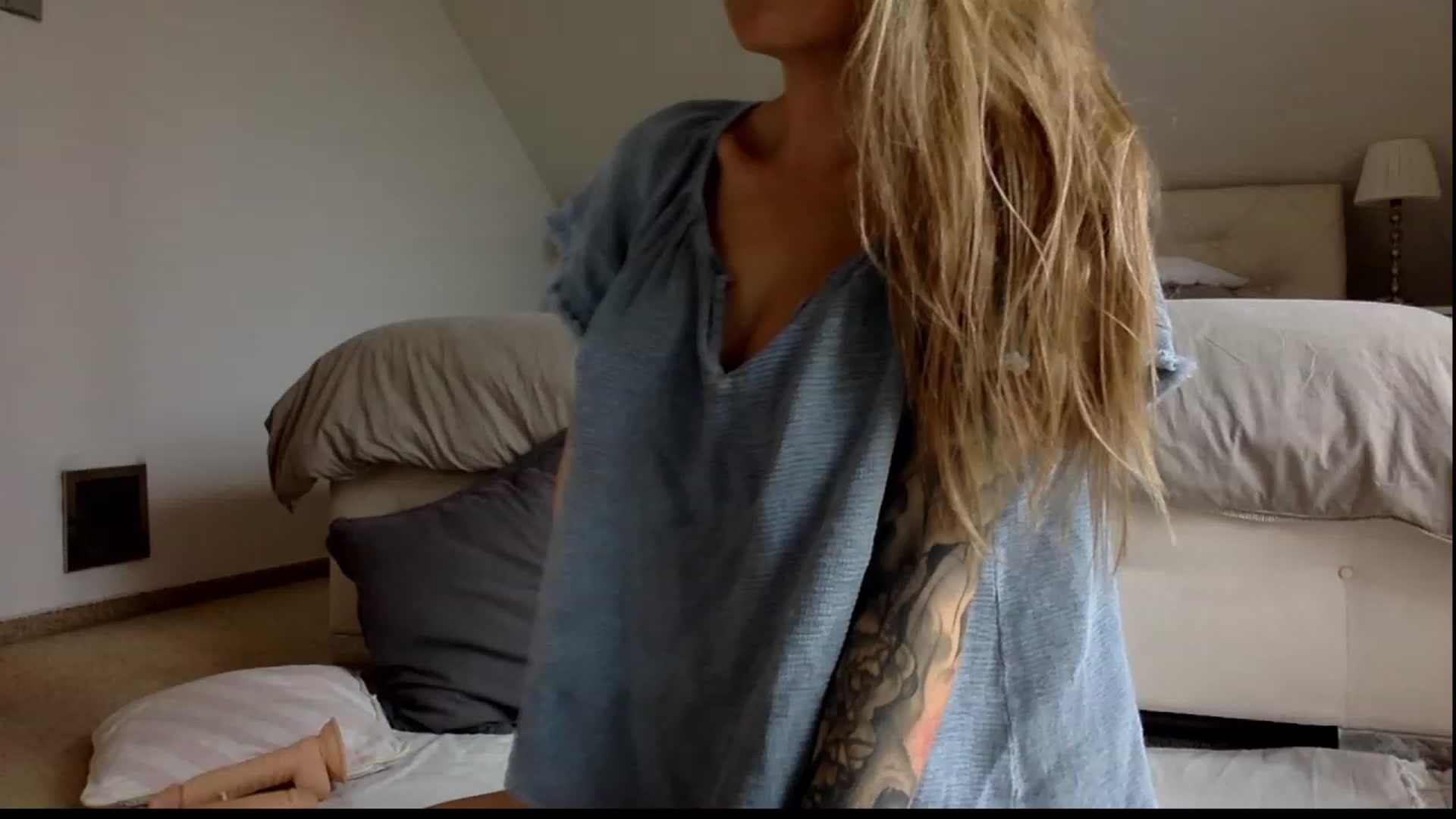 Gallery image thumbnail from OliviePaige's myfreecams stream on, 12/17/2023, 10:57 image 10 of 20