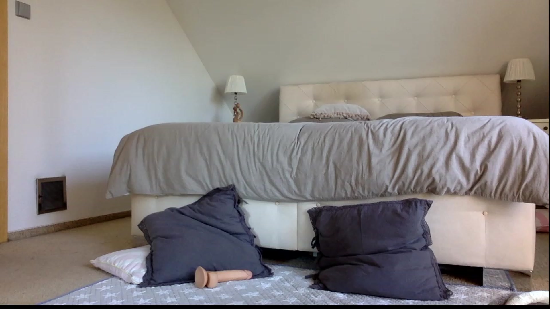 Gallery image thumbnail from OliviePaige's myfreecams stream on, 12/27/2023, 10:52 image 18 of 20