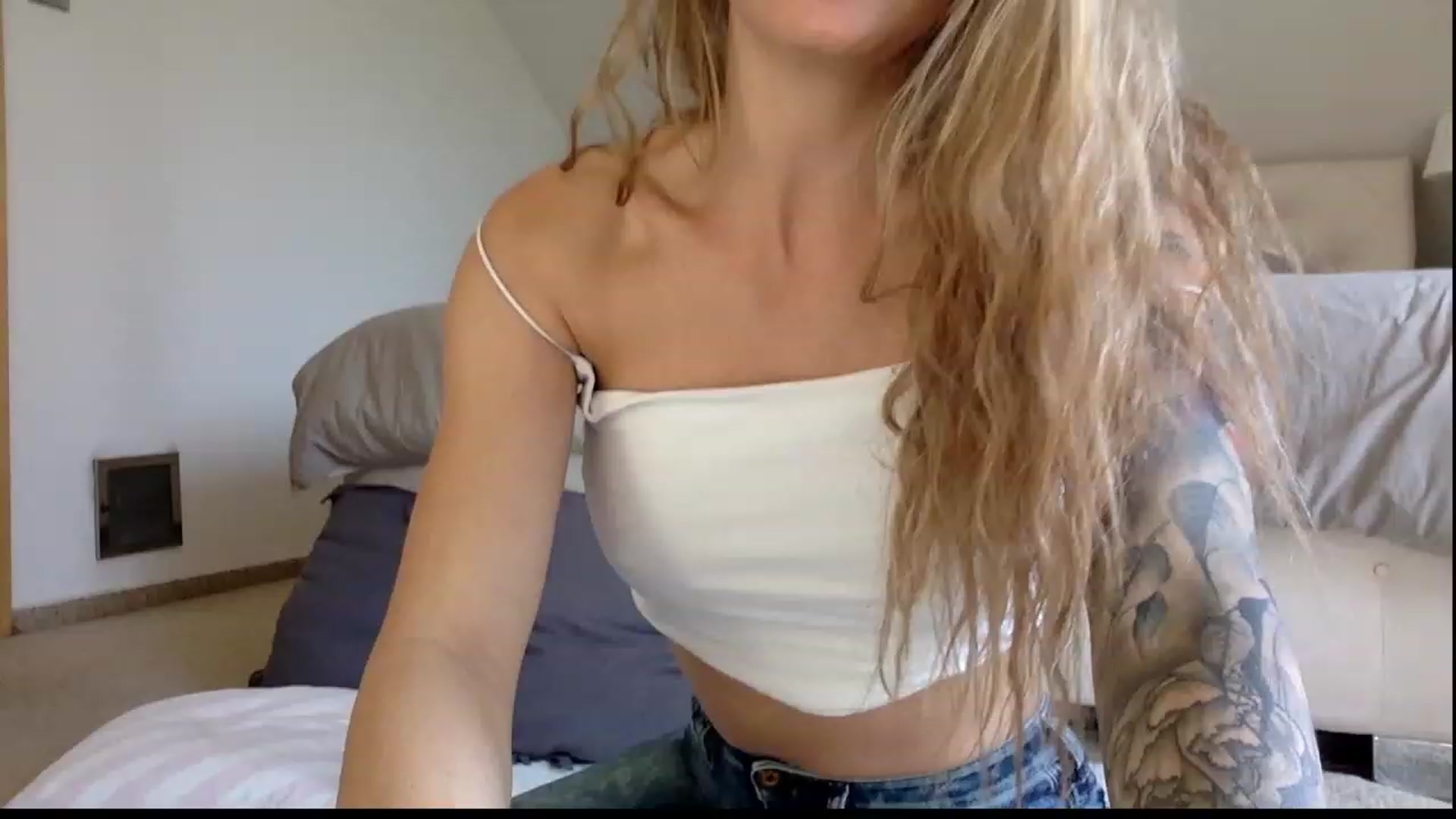 Gallery image thumbnail from OliviePaige's myfreecams stream on, 12/30/2023, 12:28 image 16 of 20