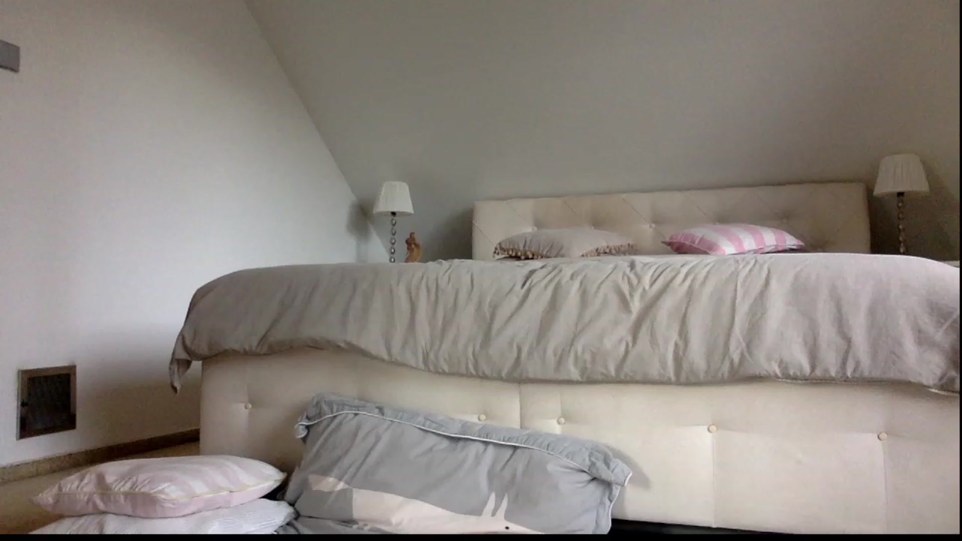 Gallery image thumbnail from OliviePaige's myfreecams stream on, 01/03/2024, 12:09 image 7 of 20