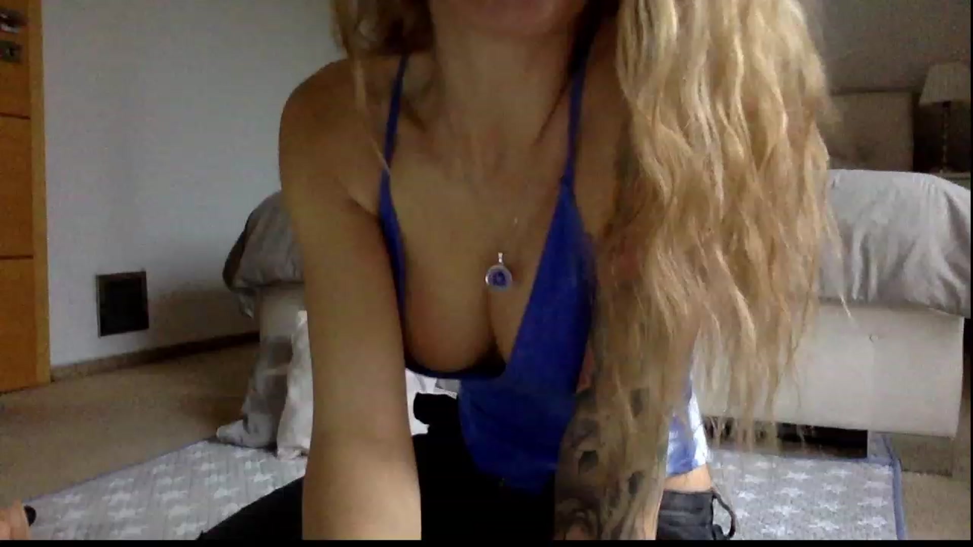 Gallery image thumbnail from OliviePaige's myfreecams stream on, 01/04/2024, 10:23 image 17 of 20