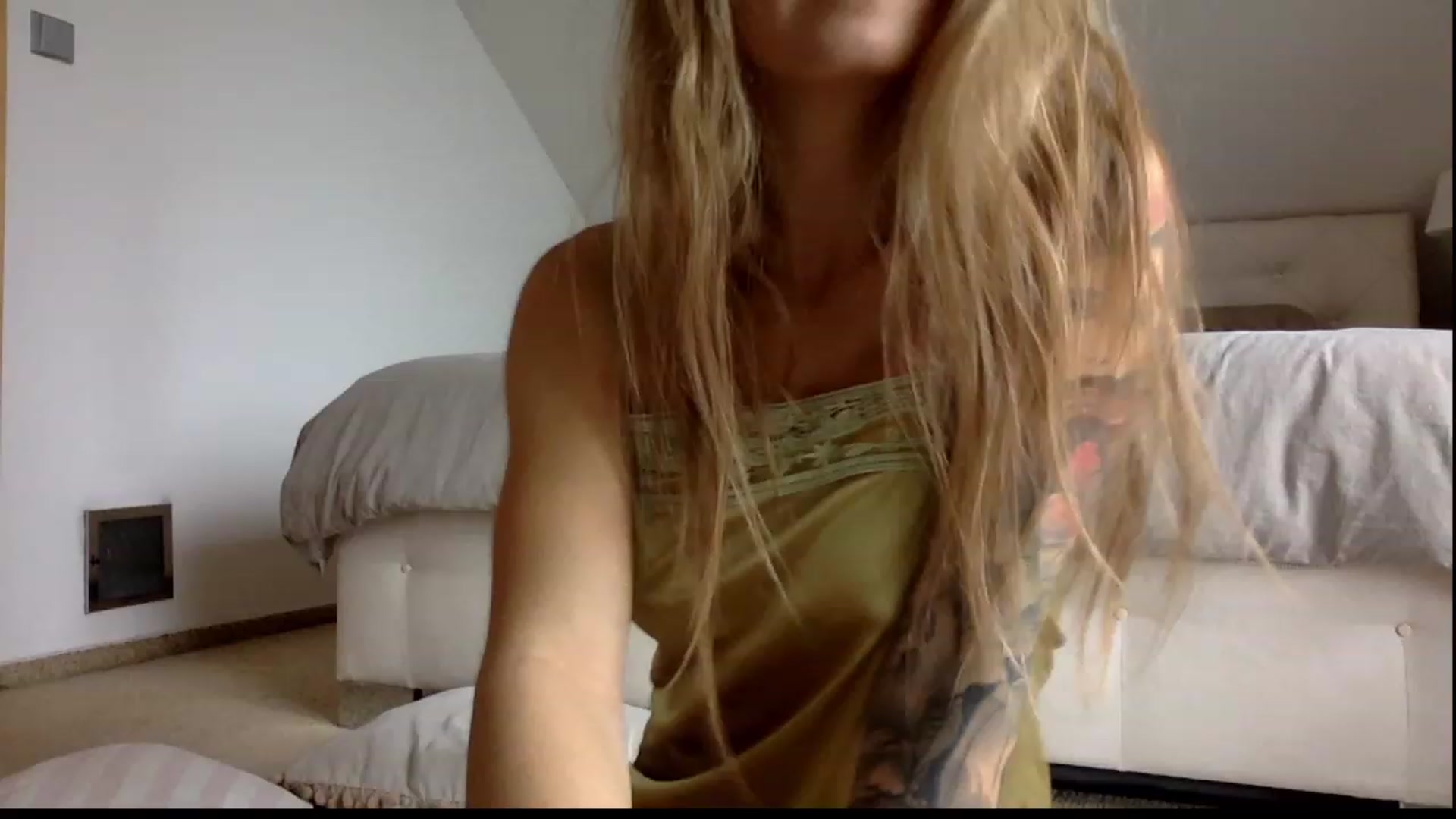Gallery image thumbnail from OliviePaige's myfreecams stream on, 01/07/2024, 11:58 image 12 of 20