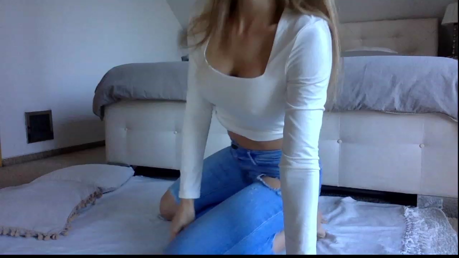 Gallery image thumbnail from OliviePaige's myfreecams stream on, 01/15/2024, 10:29 image 2 of 20
