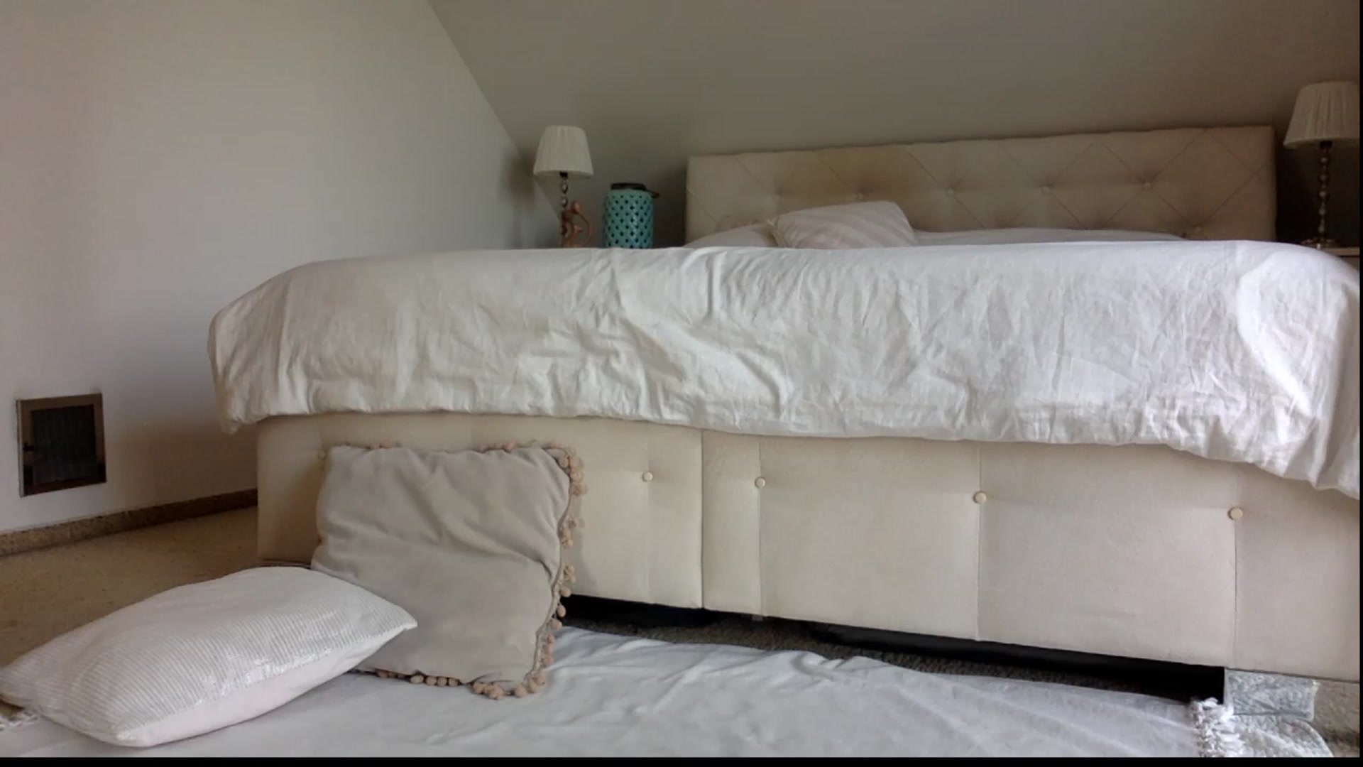 Gallery image thumbnail from OliviePaige's myfreecams stream on, 01/17/2024, 09:43 image 7 of 20