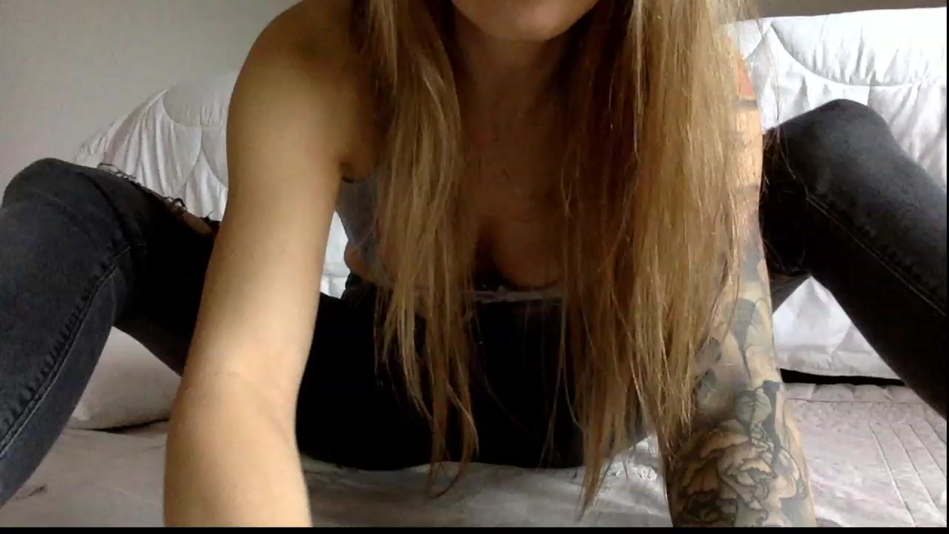 Gallery image thumbnail from OliviePaige's myfreecams stream on, 01/28/2024, 10:12 image 13 of 20