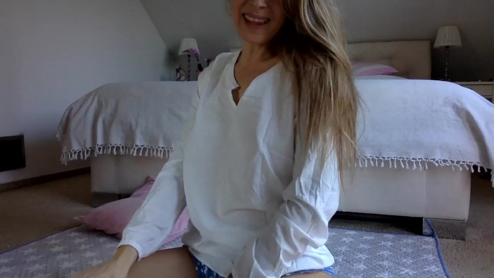 Gallery image thumbnail from OliviePaige's myfreecams stream on, 03/09/2024, 10:31 image 8 of 20