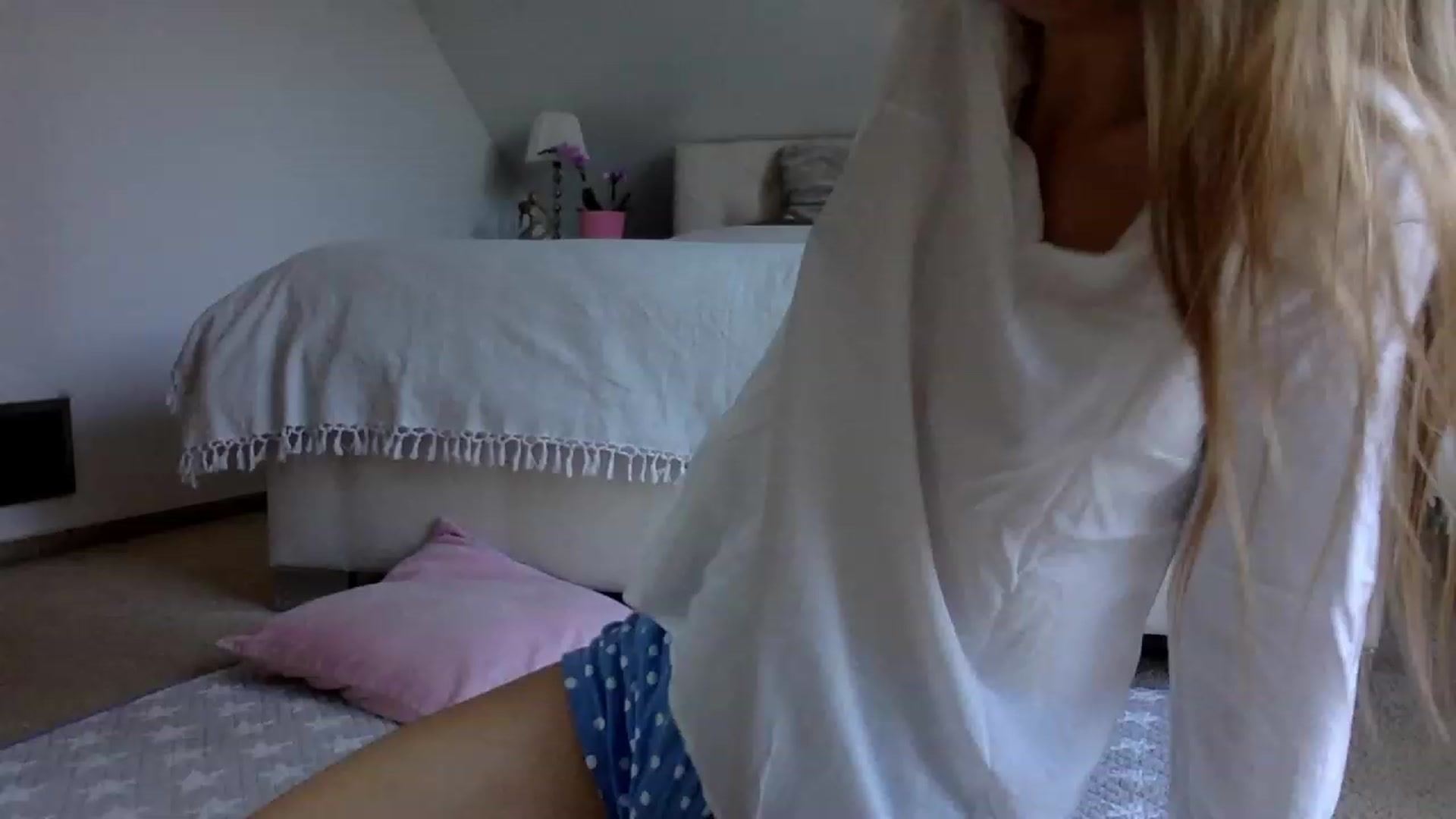 Gallery image thumbnail from OliviePaige's myfreecams stream on, 03/09/2024, 10:31 image 2 of 20