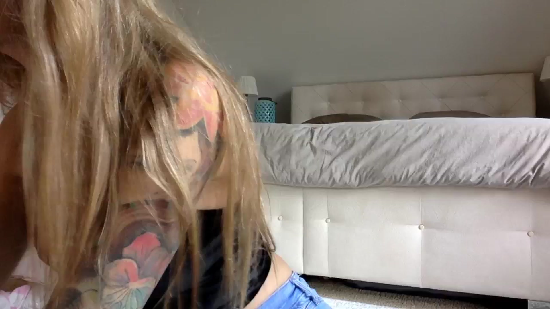 Gallery image thumbnail from OliviePaige's myfreecams stream on, 04/19/2024, 09:34 image 9 of 20