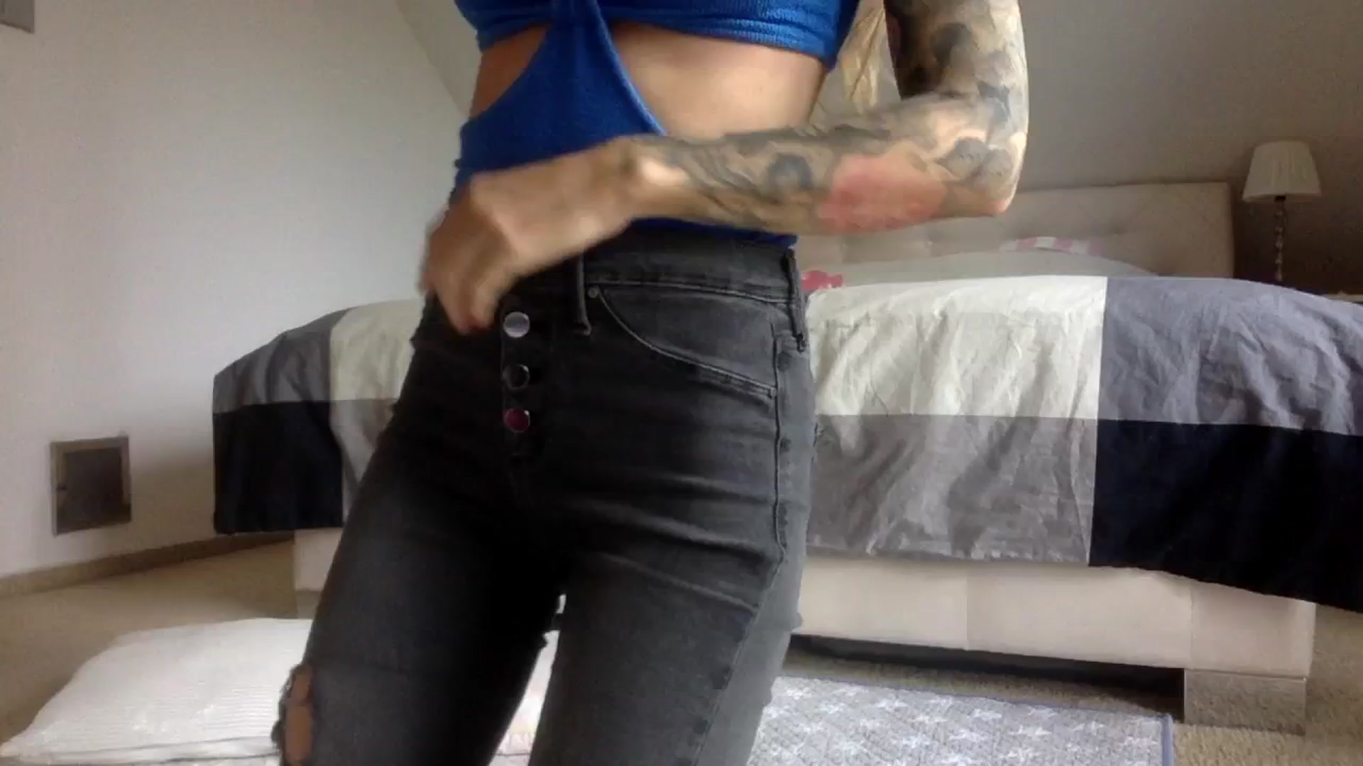 Gallery image thumbnail from OliviePaige's myfreecams stream on, 05/02/2024, 08:52 image 10 of 20