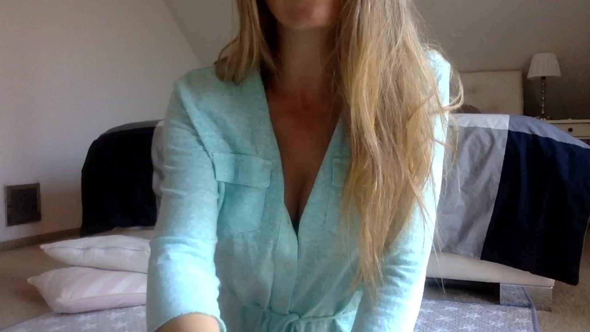 Gallery image thumbnail from OliviePaige's myfreecams stream on, 05/04/2024, 12:03 image 3 of 20
