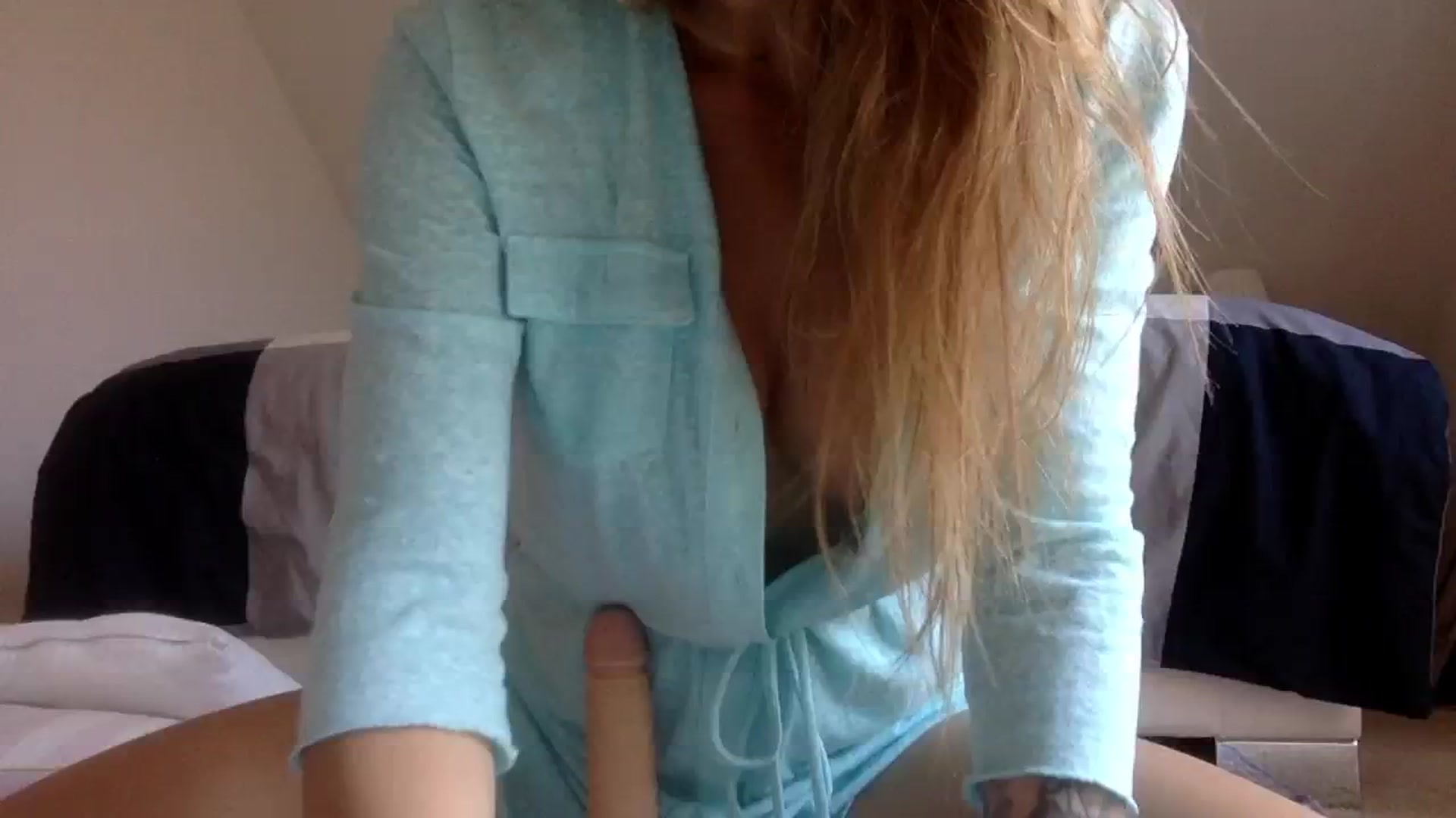 Gallery image thumbnail from OliviePaige's myfreecams stream on, 05/04/2024, 12:03 image 9 of 20