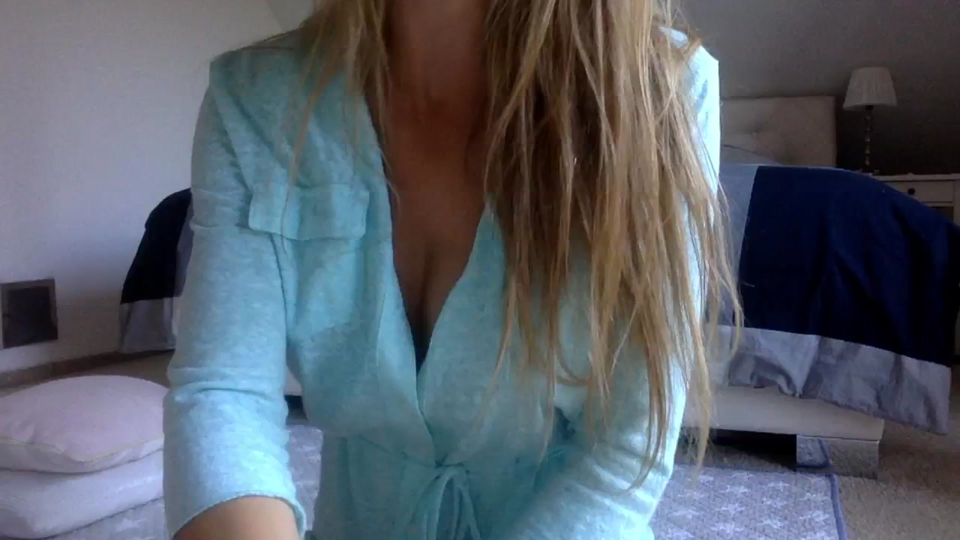 Gallery image thumbnail from OliviePaige's myfreecams stream on, 05/05/2024, 09:38 image 1 of 20