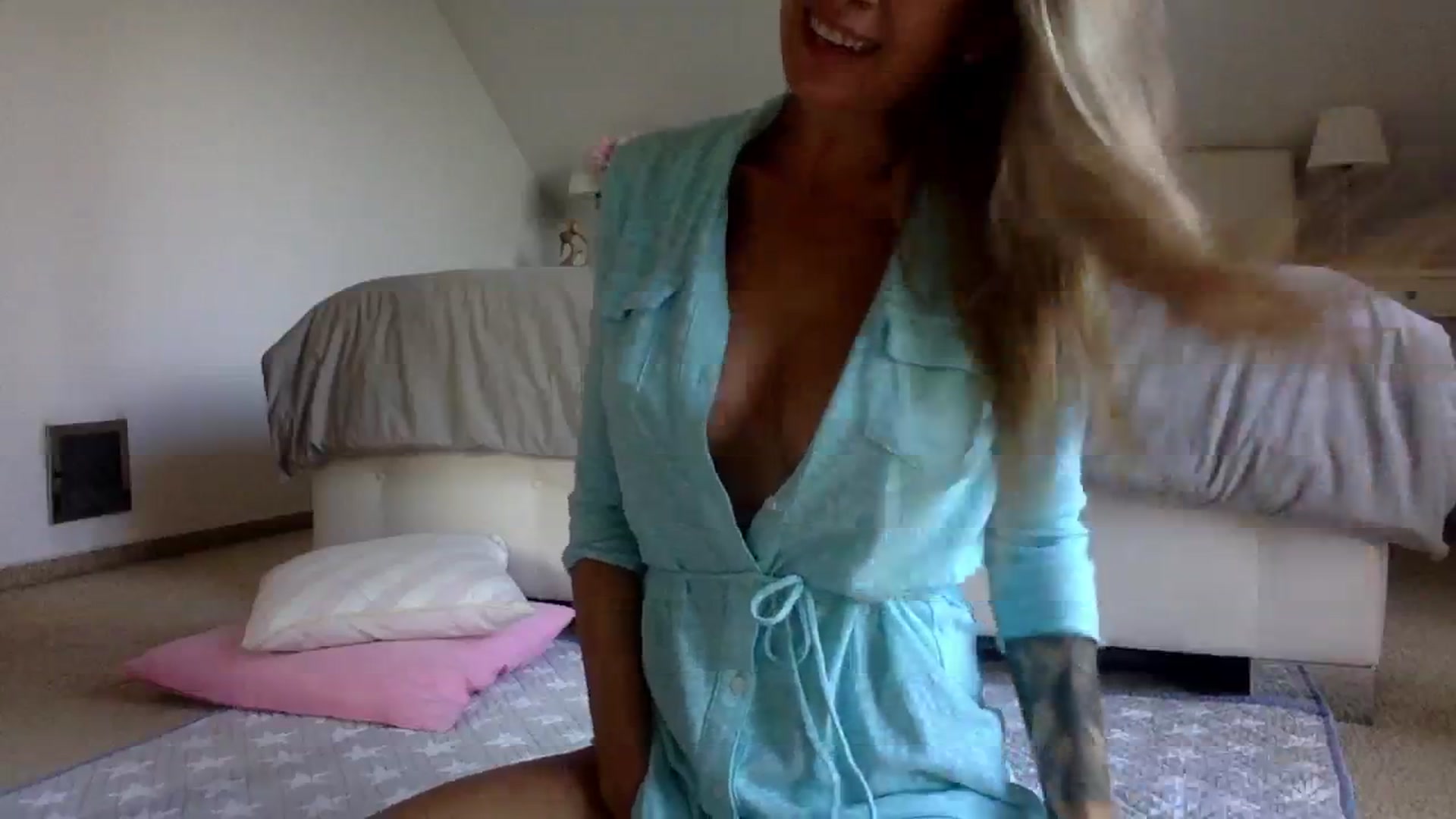 Gallery image thumbnail from OliviePaige's myfreecams stream on, 05/24/2024, 10:07 image 13 of 20