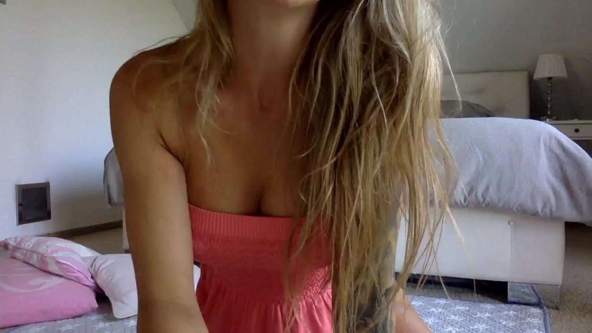Gallery image thumbnail from OliviePaige's myfreecams stream on, 05/26/2024, 08:32 image 10 of 20