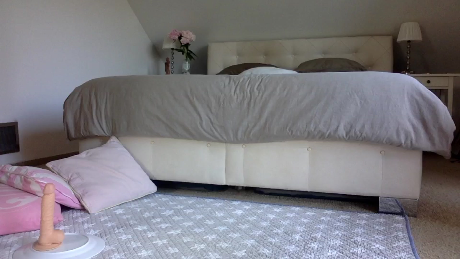 Gallery image thumbnail from OliviePaige's myfreecams stream on, 05/26/2024, 09:39 image 1 of 20