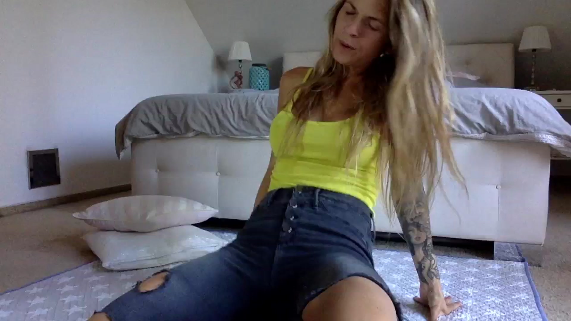 Gallery image thumbnail from OliviePaige's myfreecams stream on, 06/06/2024, 09:32 image 1 of 20
