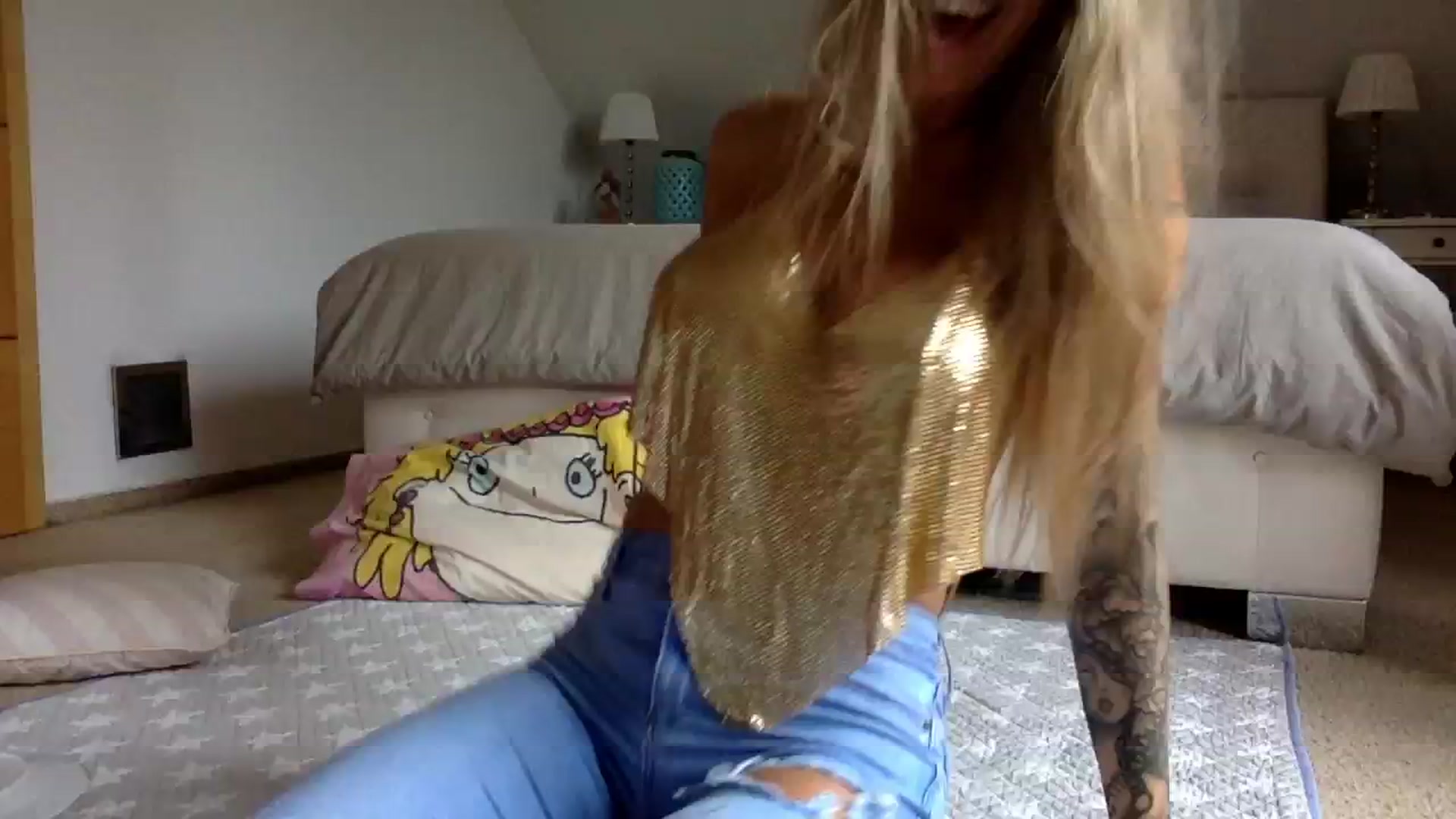 Gallery image thumbnail from OliviePaige's myfreecams stream on, 07/03/2024, 08:58 image 15 of 20