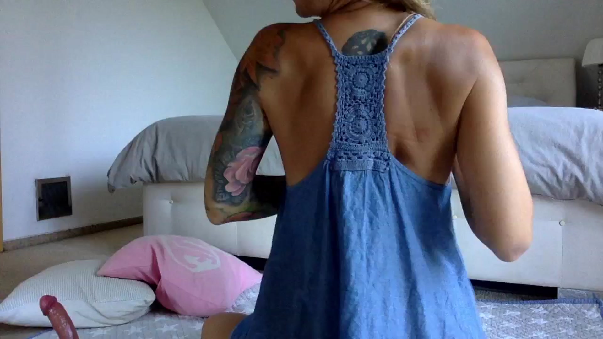 Gallery image thumbnail from OliviePaige's myfreecams stream on, 08/13/2024, 10:38 image 9 of 20