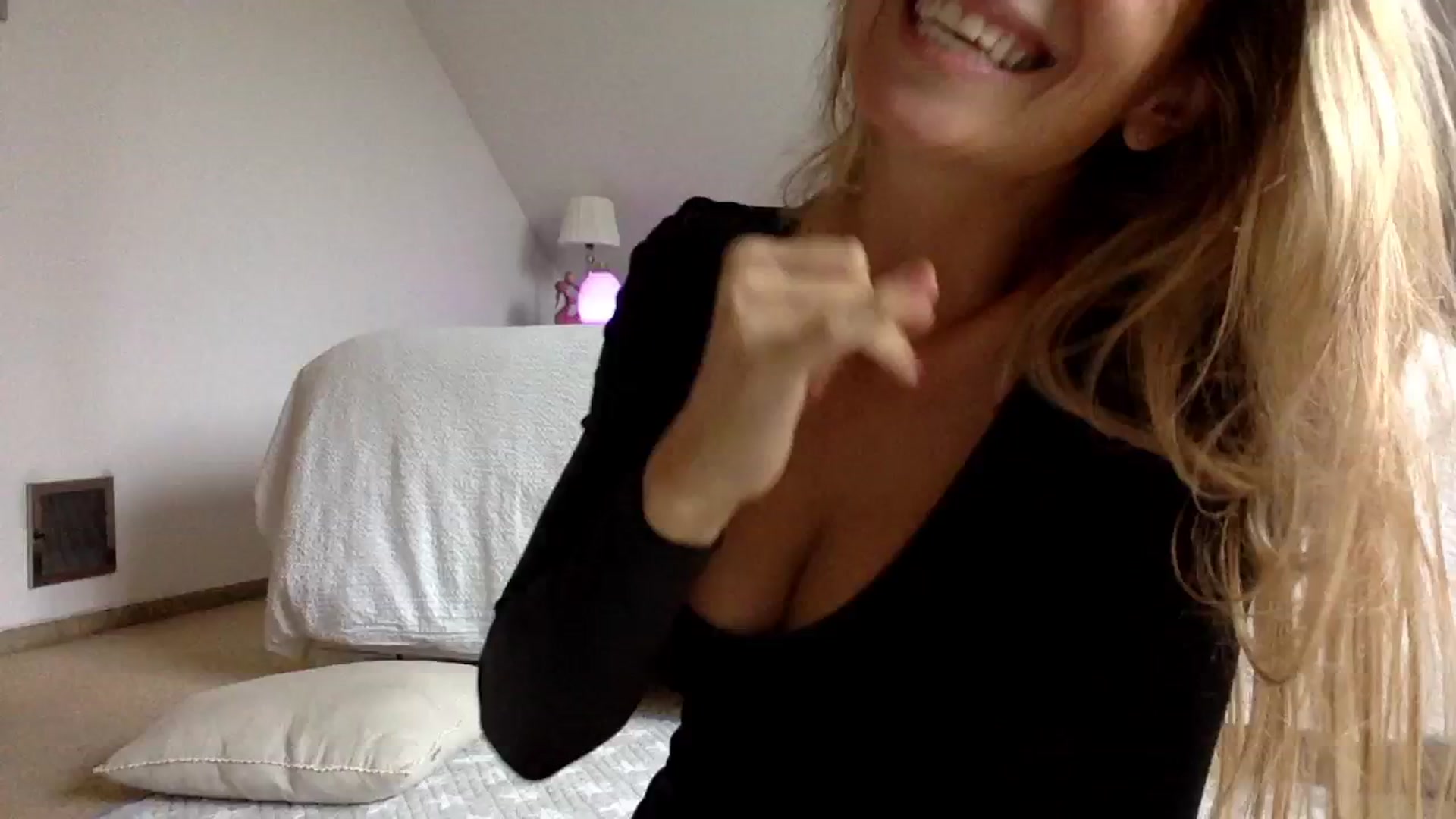 Gallery image thumbnail from OliviePaige's myfreecams stream on, 10/03/2024, 10:32 image 4 of 20