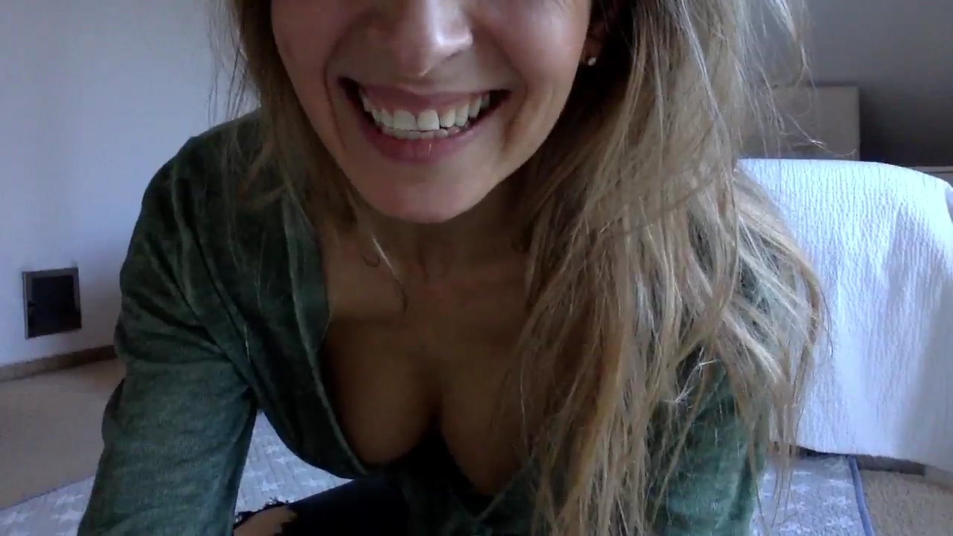 Gallery image thumbnail from OliviePaige's myfreecams stream on, 02/19/2025, 10:02 image 17 of 20