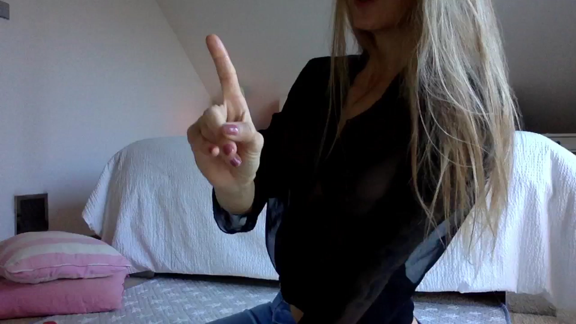 Gallery image thumbnail from OliviePaige's myfreecams stream on, 03/06/2025, 11:03 image 4 of 20