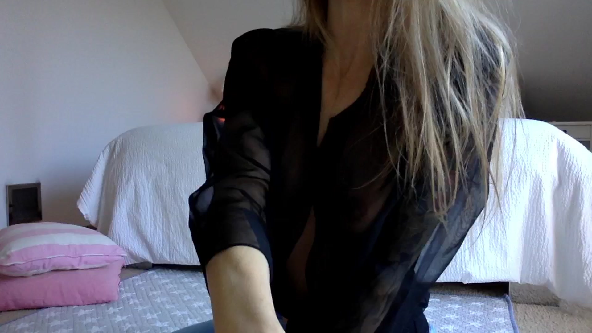 Gallery image thumbnail from OliviePaige's myfreecams stream on, 03/06/2025, 11:03 image 13 of 20