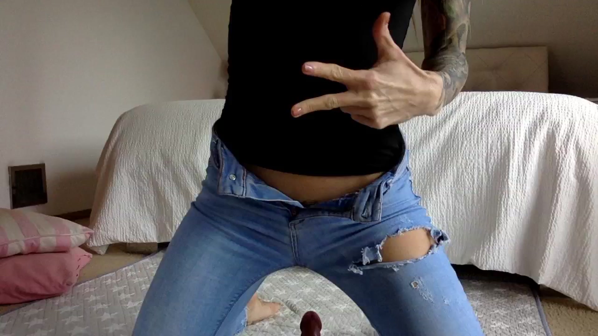 Gallery image thumbnail from OliviePaige's myfreecams stream on, 03/17/2025, 11:16 image 5 of 20