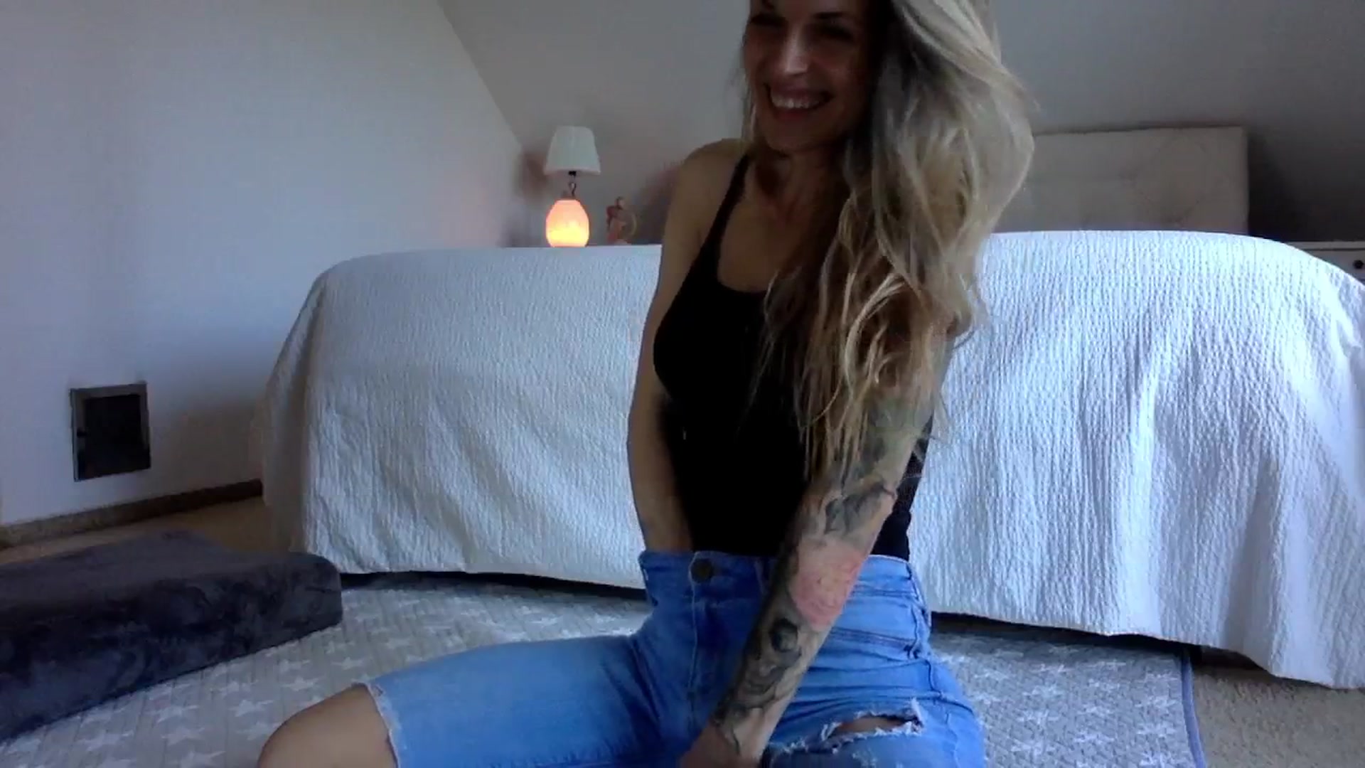 Gallery image thumbnail from OliviePaige's myfreecams stream on, 04/10/2025, 09:02 image 4 of 20